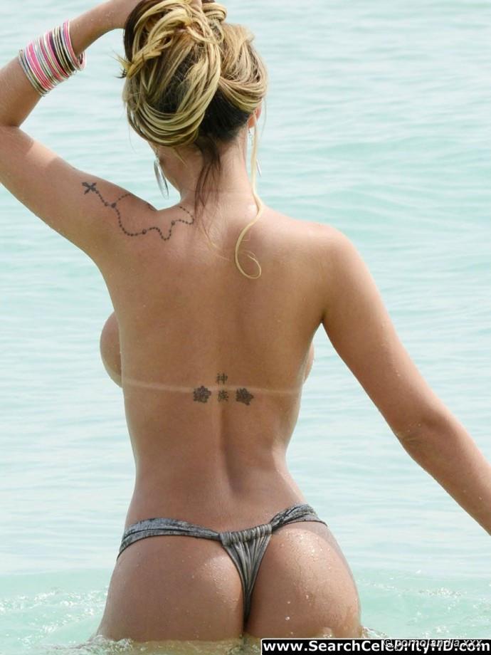 Brasileira gostosa nua na praia - Foto 226553