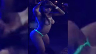 Morena Carioca Dançando Funk Pelada na Rua